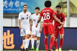 米兰体育-广州恒大在中超联赛中力克上海上港，登顶积分榜排名，双冠王的守擂战继续。
