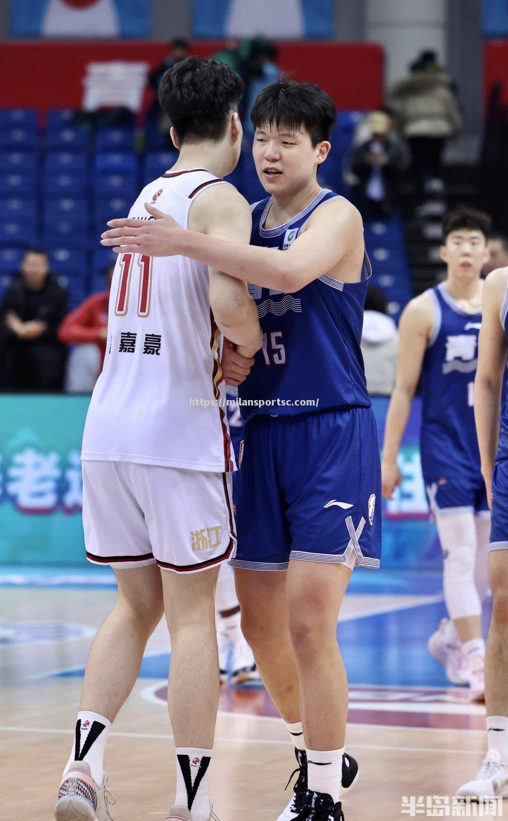山东男篮在与青岛队的对决中胜出